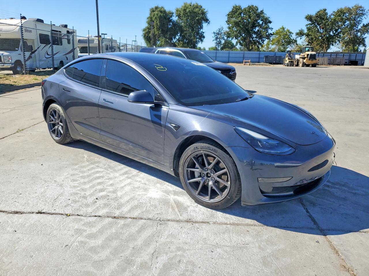 2022 Tesla Model 3 - Image 4