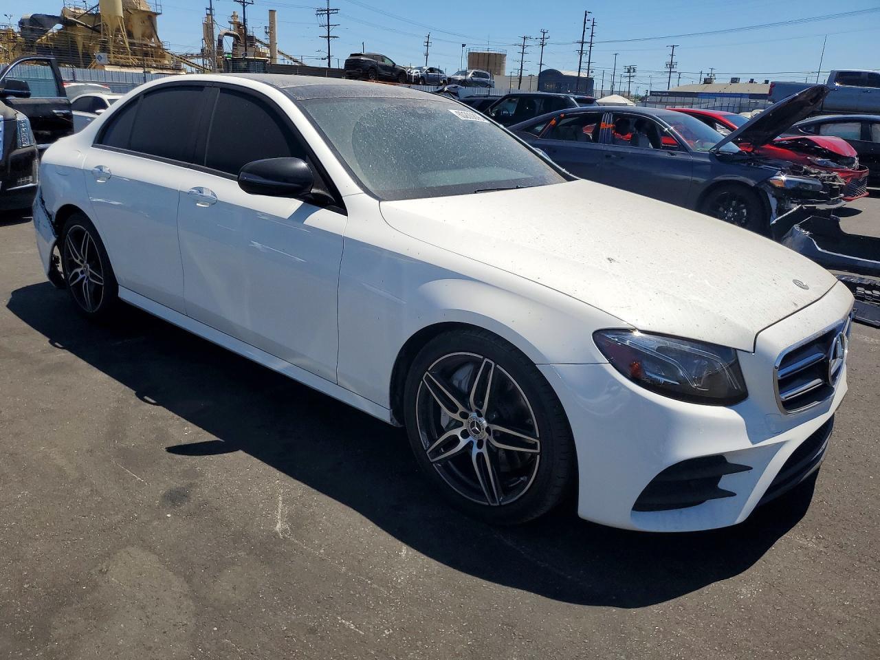 2020 Mercedes-Benz E 350 - Фото 4