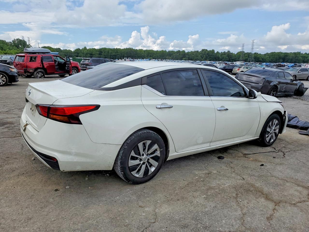 2021 Nissan Altima S - Фото 3