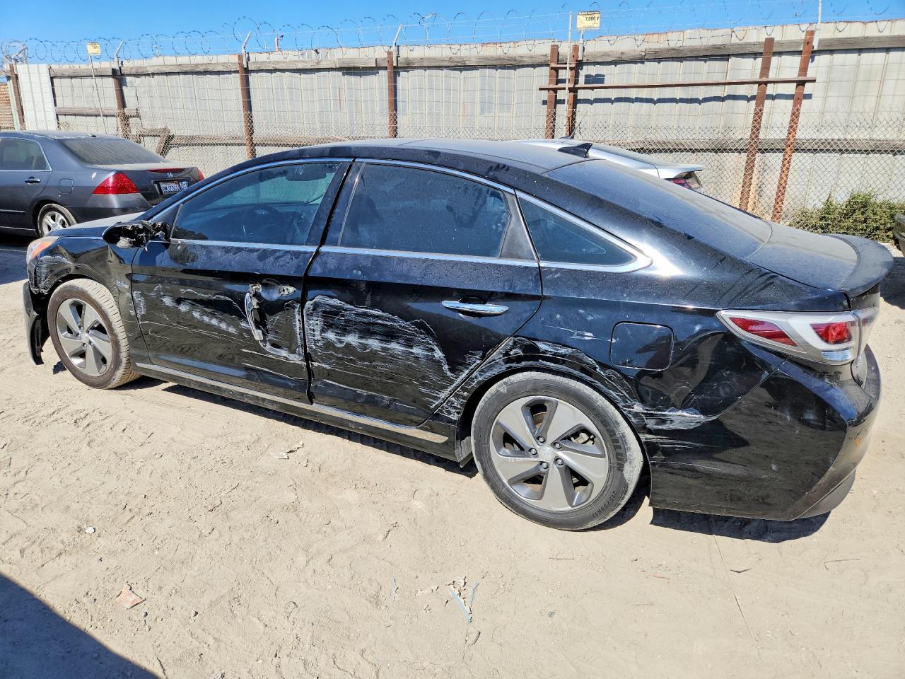 2016 Hyundai Sonata Hybrid Limited - Image 2