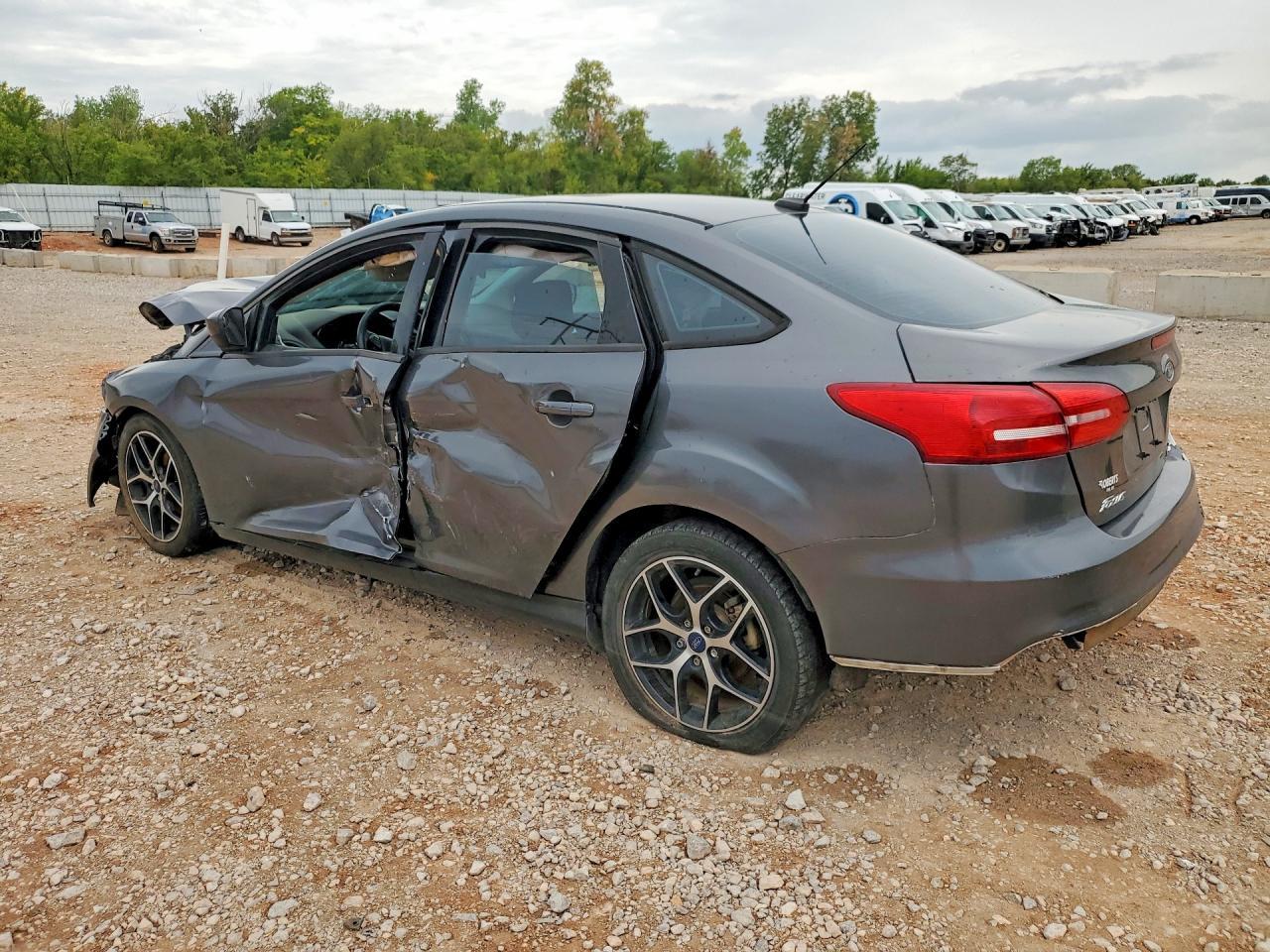 2018 Ford Focus Se - Image 2