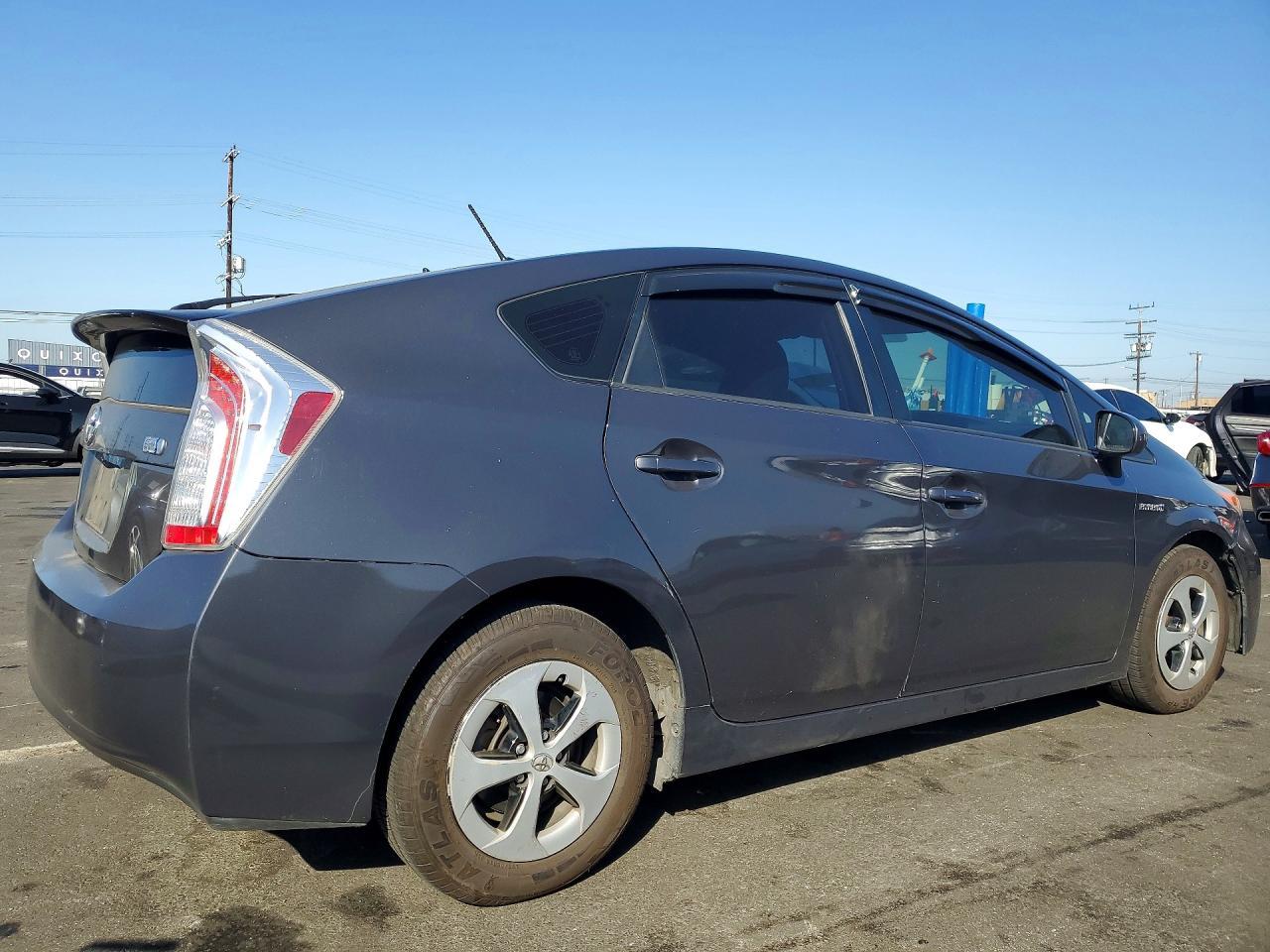 2015 Toyota Prius Two - Фото 3