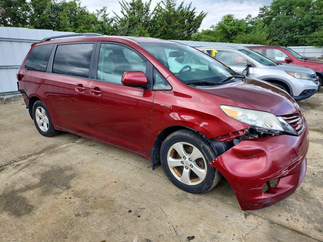 2015 Toyota Sienna Le - Фото 4