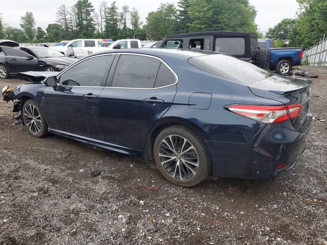 2018 Toyota Camry Se - Image 2