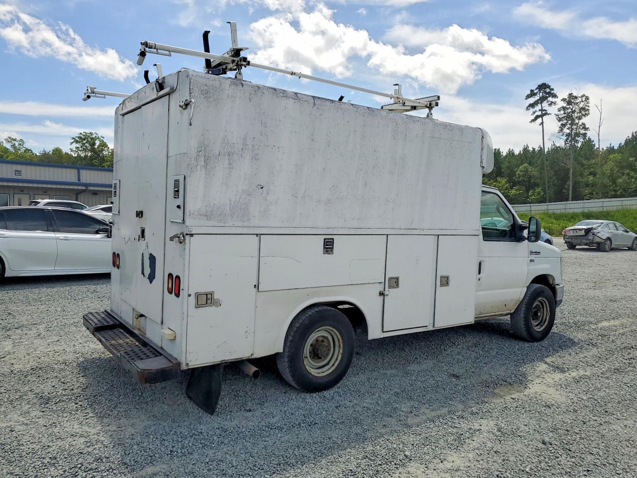 2012 Ford Econoline - Image 3