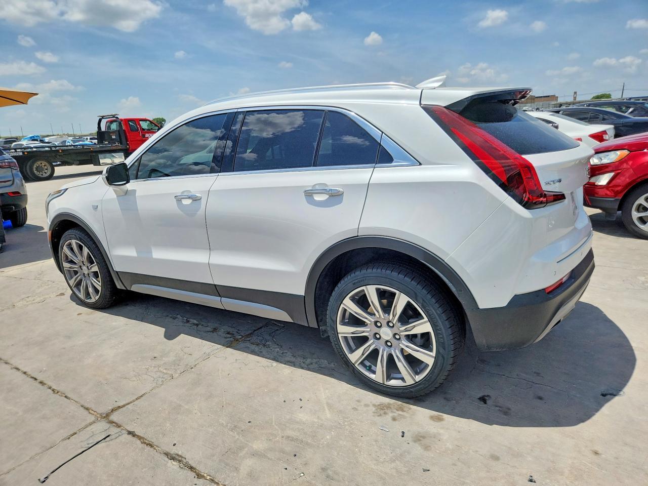2022 Cadillac Xt4 Premium Luxury - Image 2