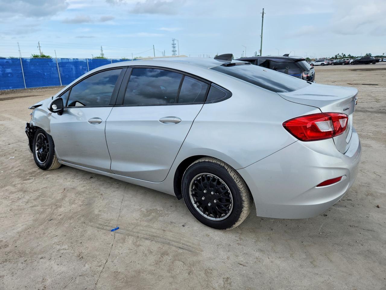 2018 Chevrolet Cruze Ls - Image 2