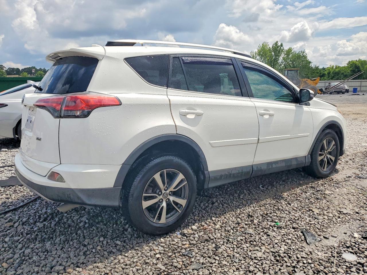 2017 Toyota Rav4 Xle - Image 3