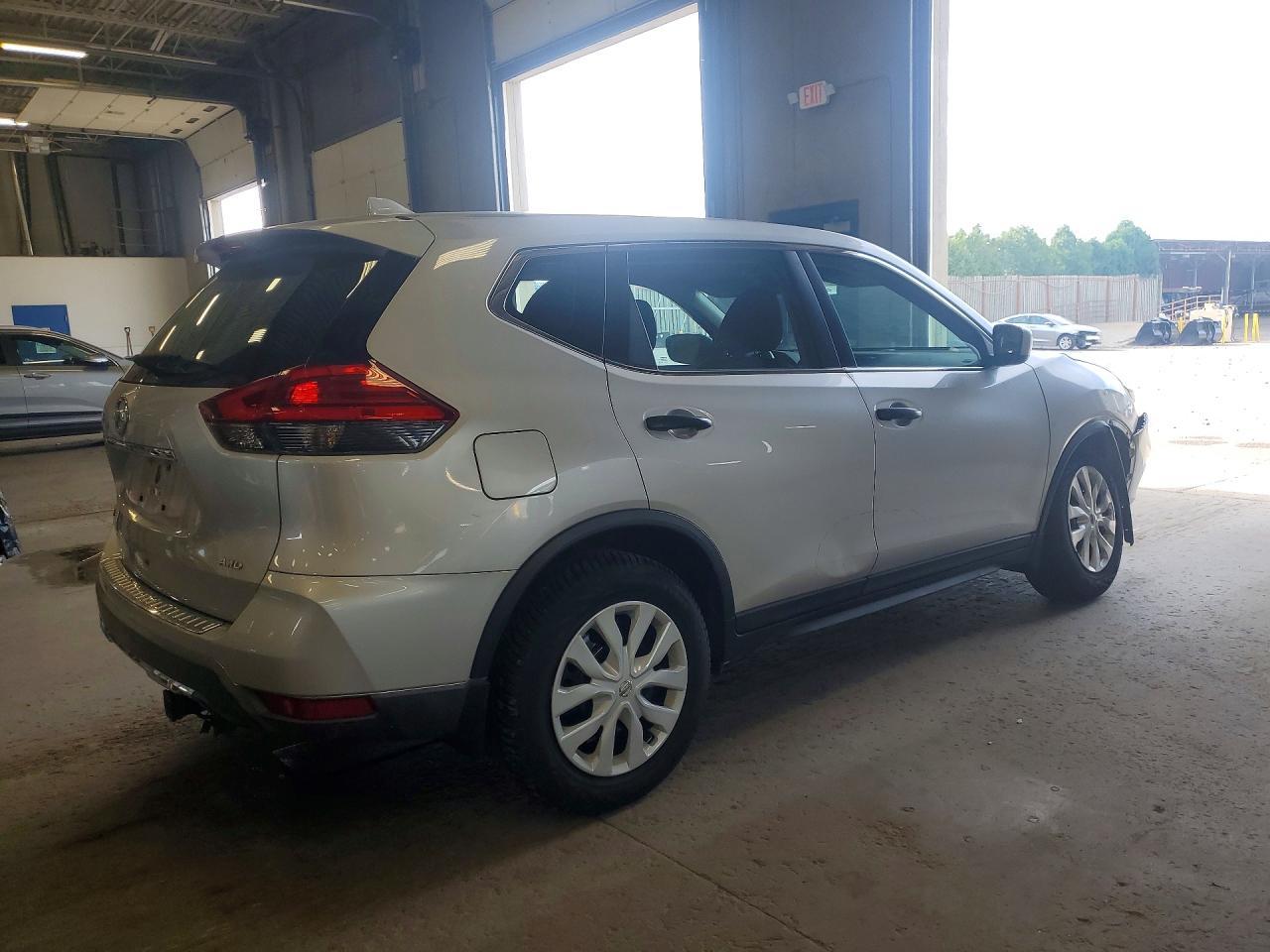 2017 Nissan Rogue S - Фото 3
