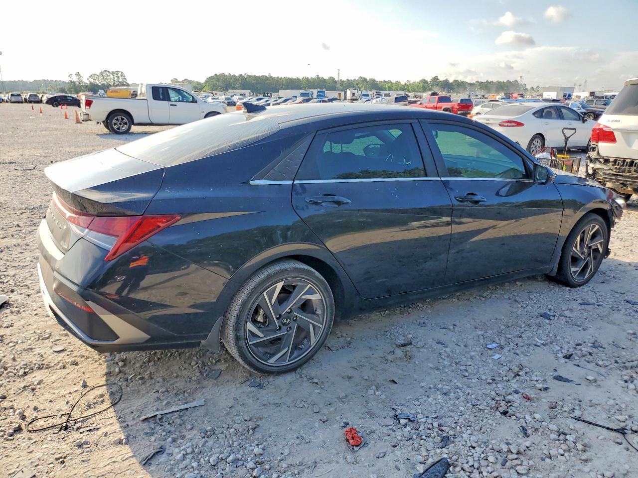 2025 Hyundai Elantra Sel - Фото 3
