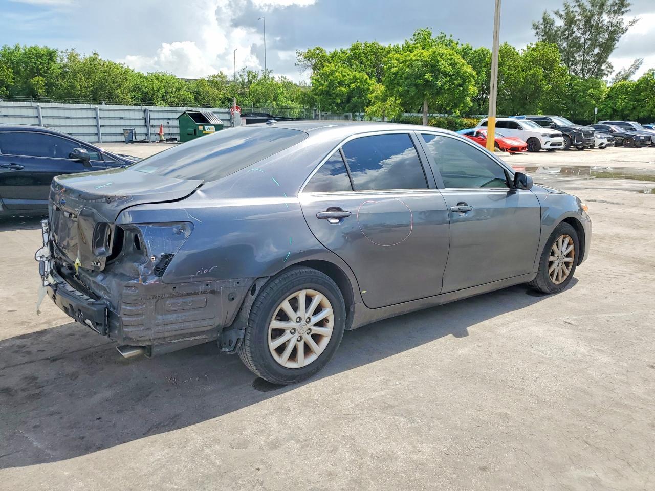 2011 Toyota Camry Xle - Фото 3
