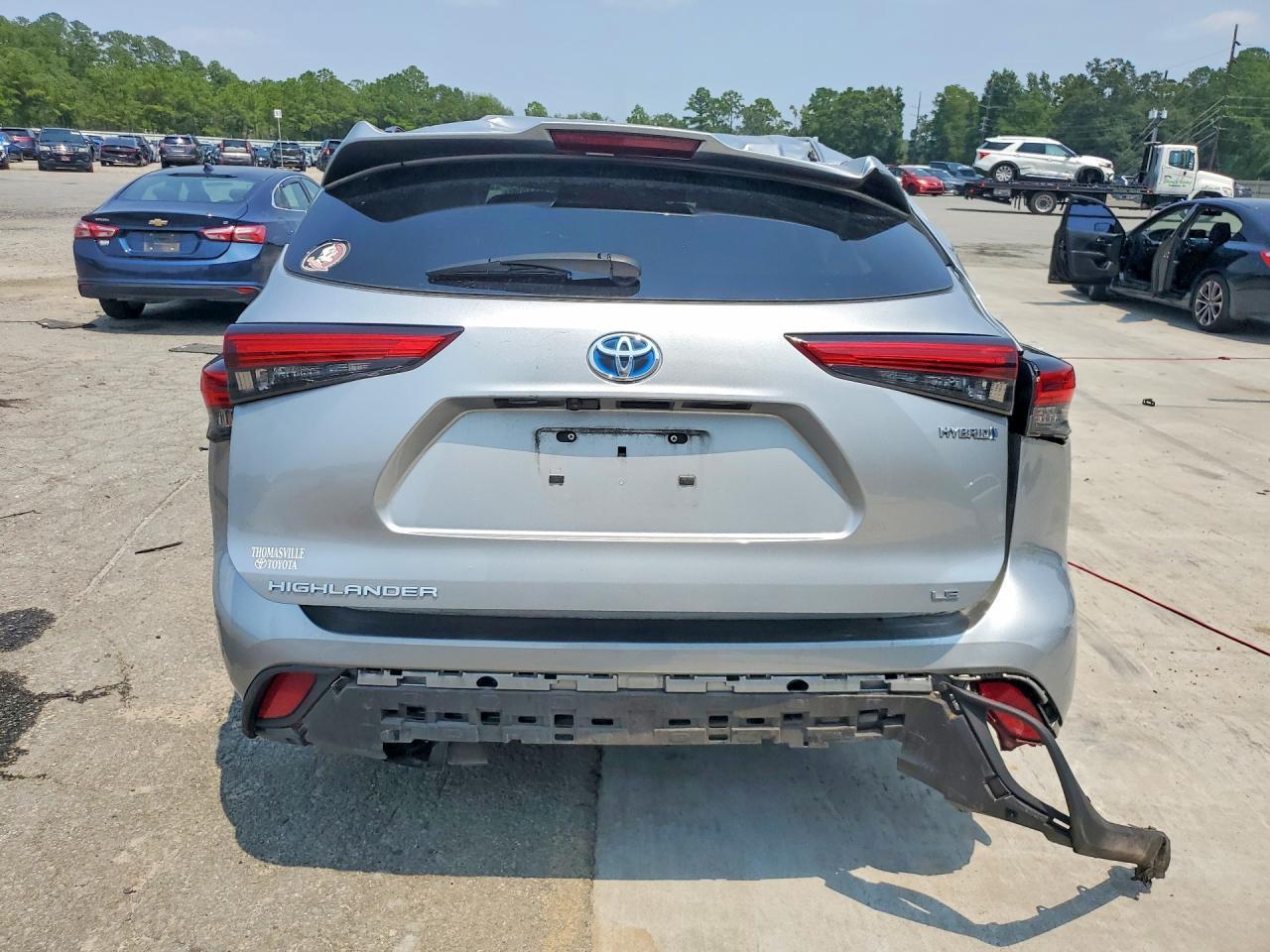 2022 Toyota Highlander Hybrid Le - Image 6