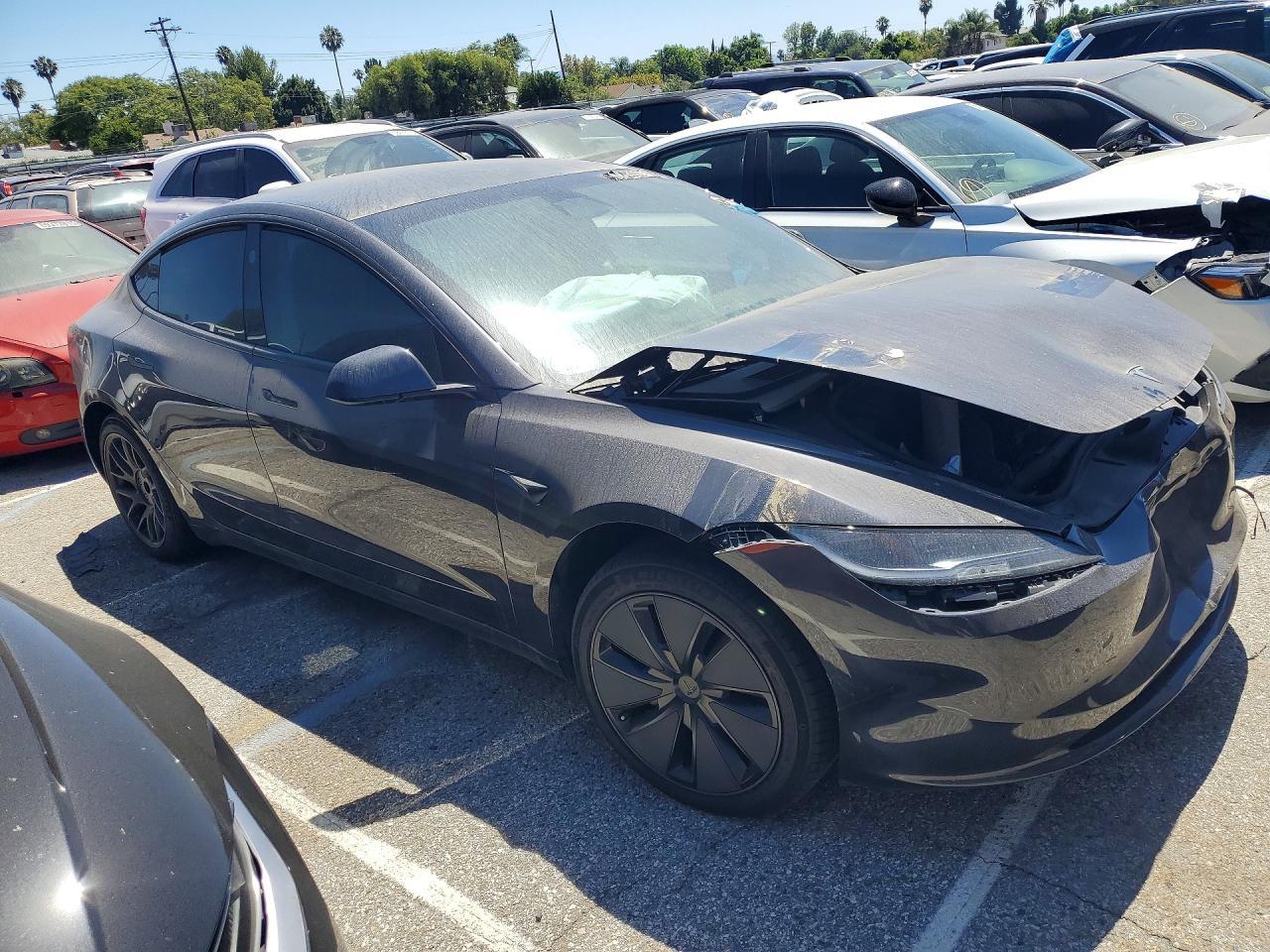 2024 Tesla Model 3 - Фото 4