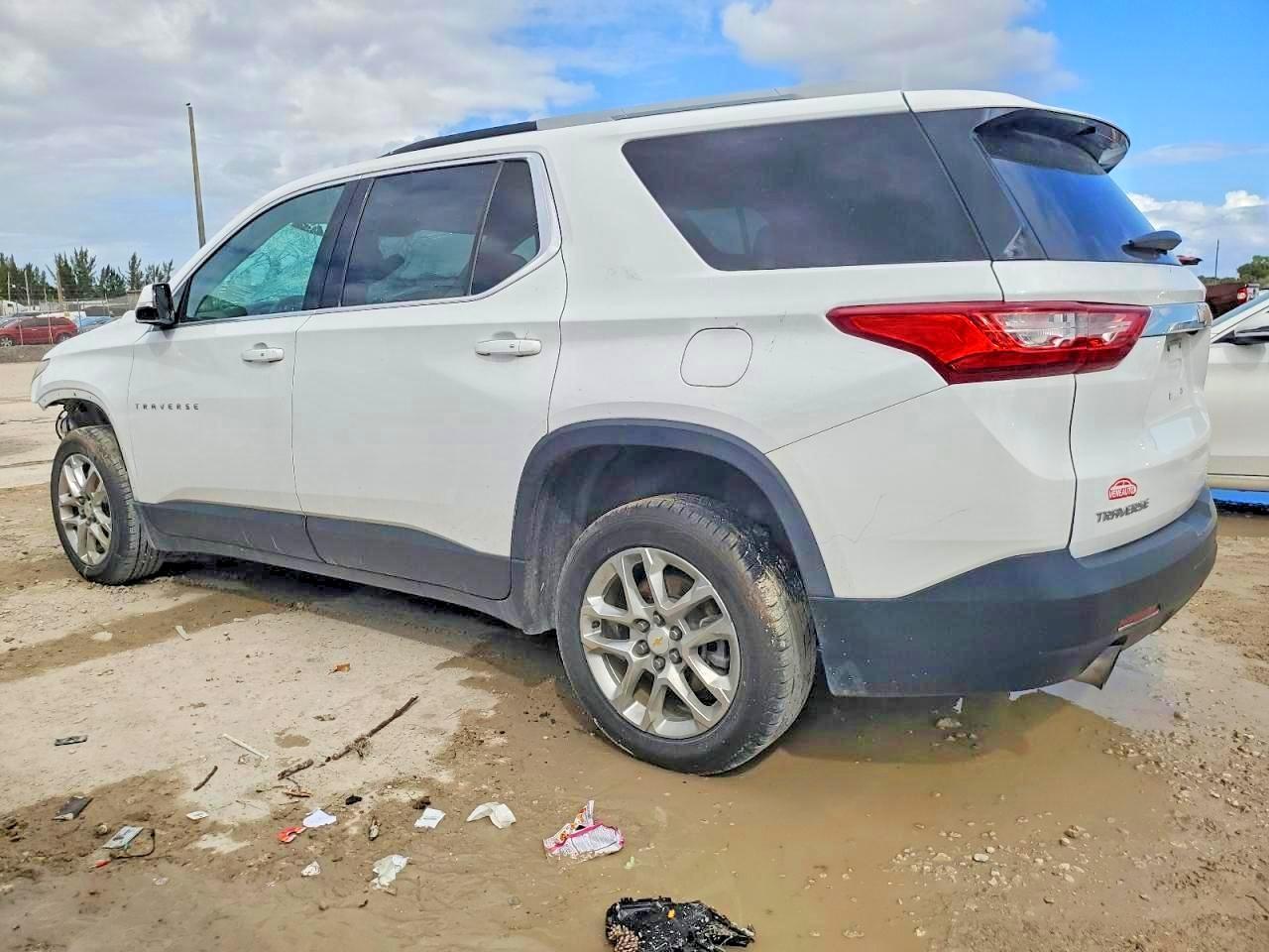 2018 Chevrolet Traverse Lt - Фото 2
