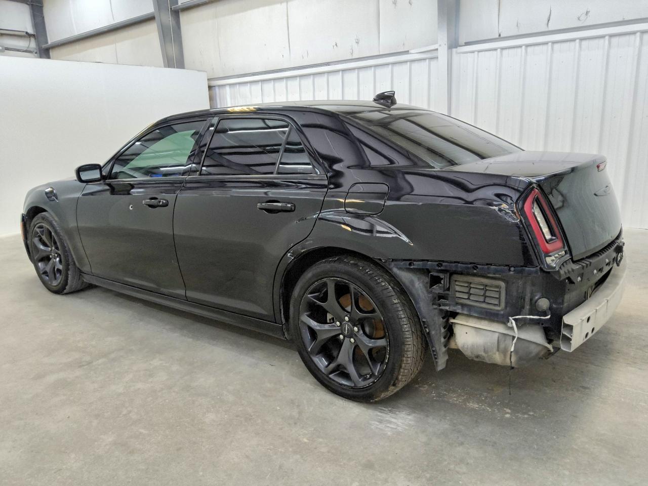 2023 Chrysler 300 Touring L - Фото 2