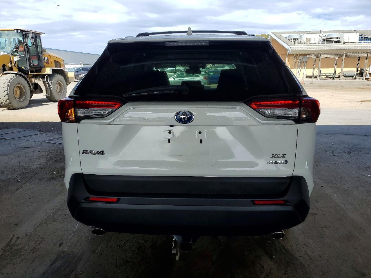 2021 Toyota Rav4 Hybrid Xle - Image 6
