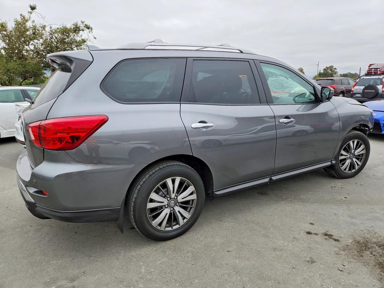 2019 Nissan Pathfinder S - Фото 3