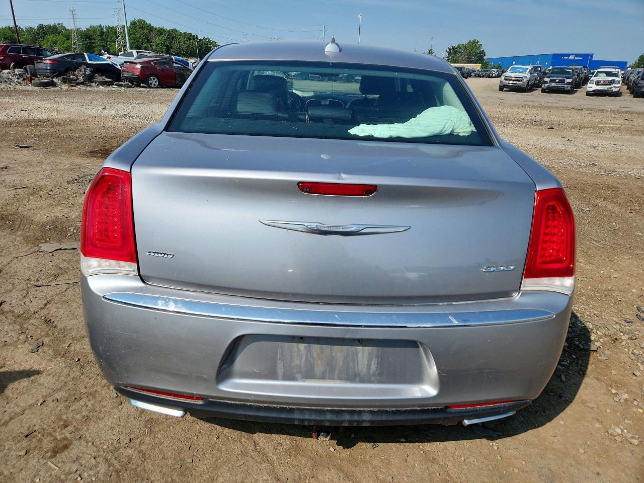 2015 Chrysler 300 Limited - Image 6