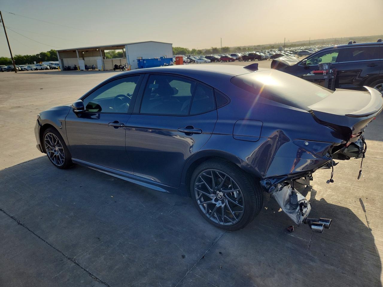 2026 Toyota Camry Se - Фото 2