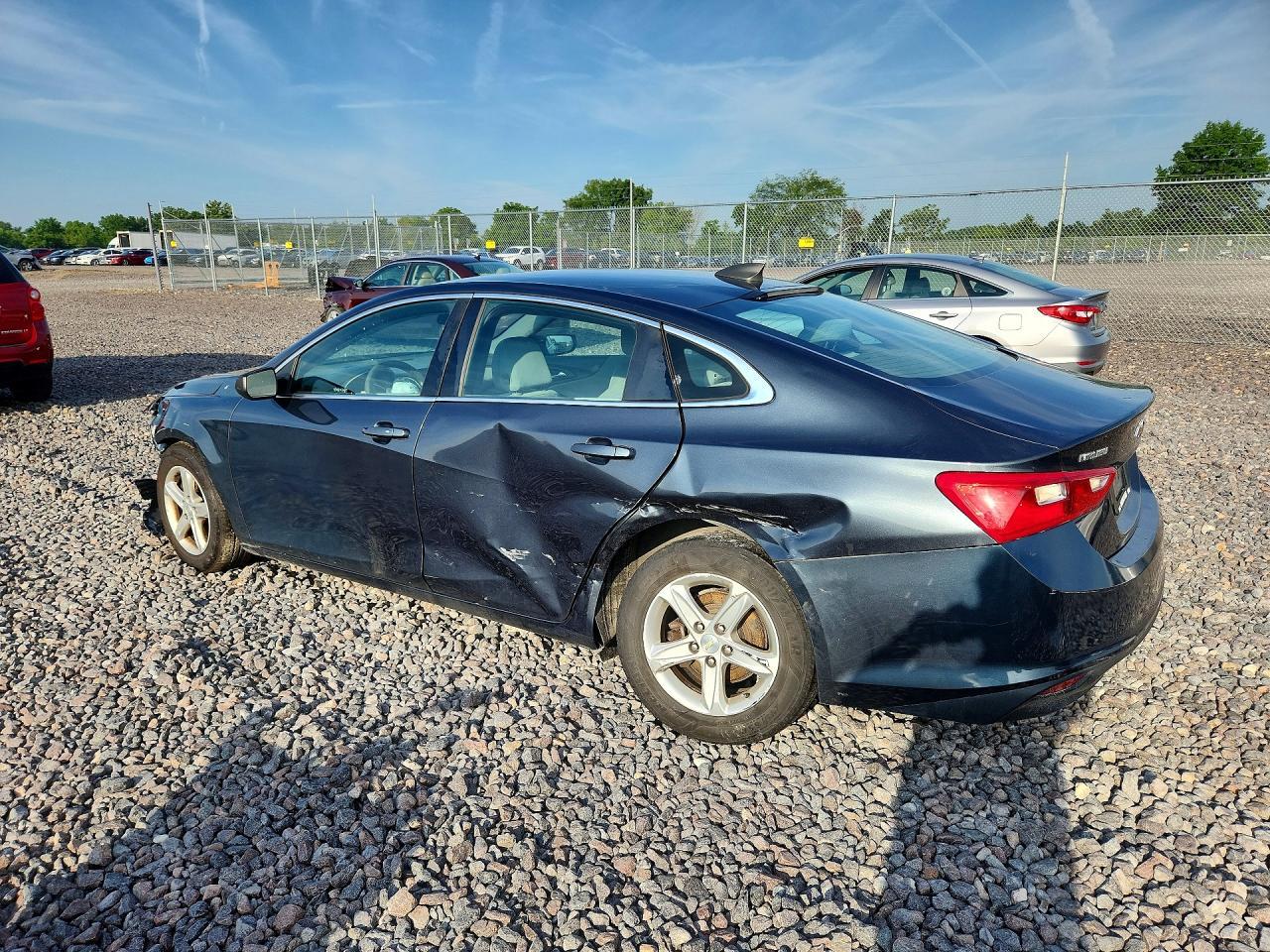 2019 Chevrolet Malibu Ls - Фото 2