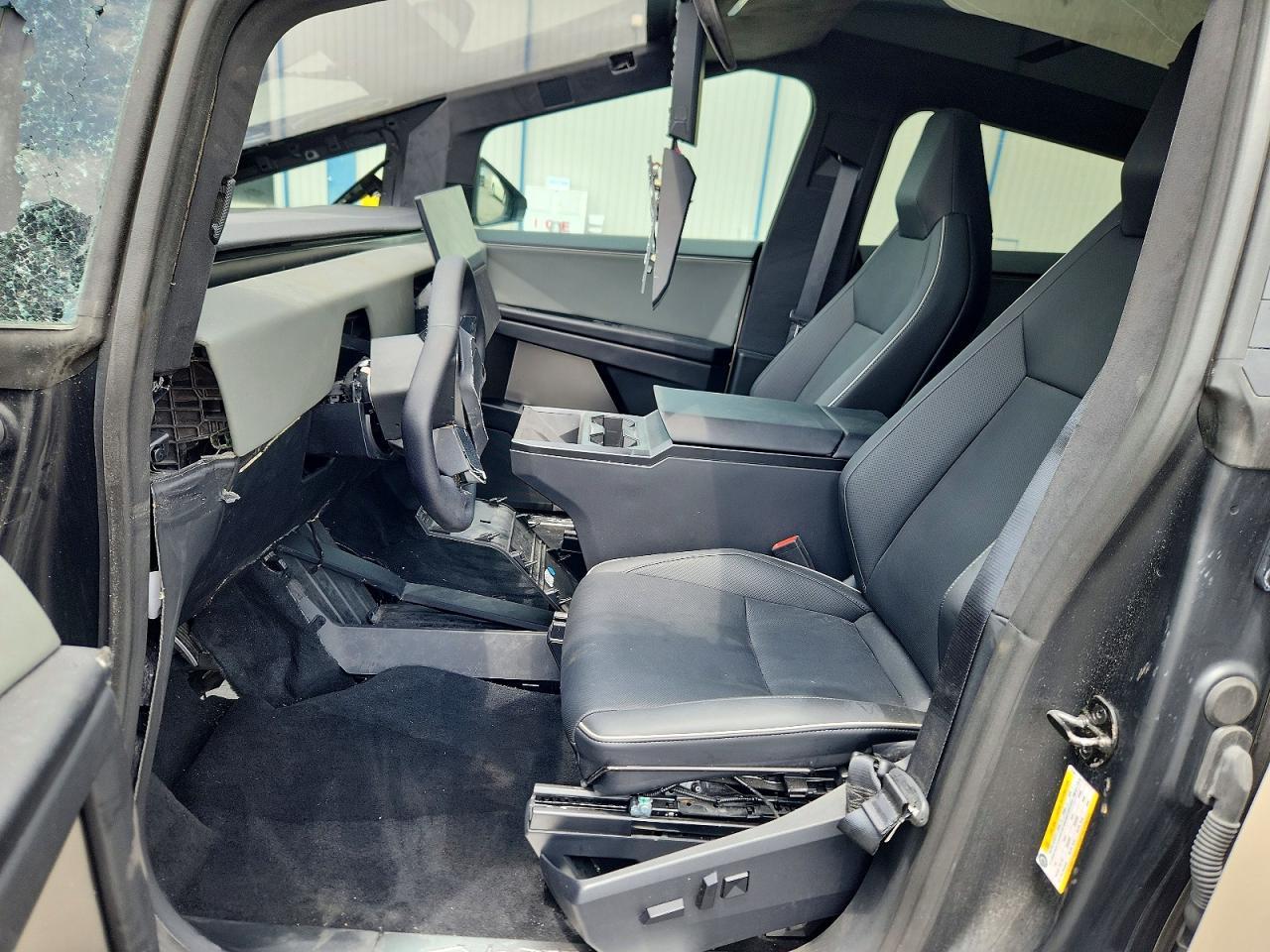 2025 Tesla Cybertruck - Фото 7