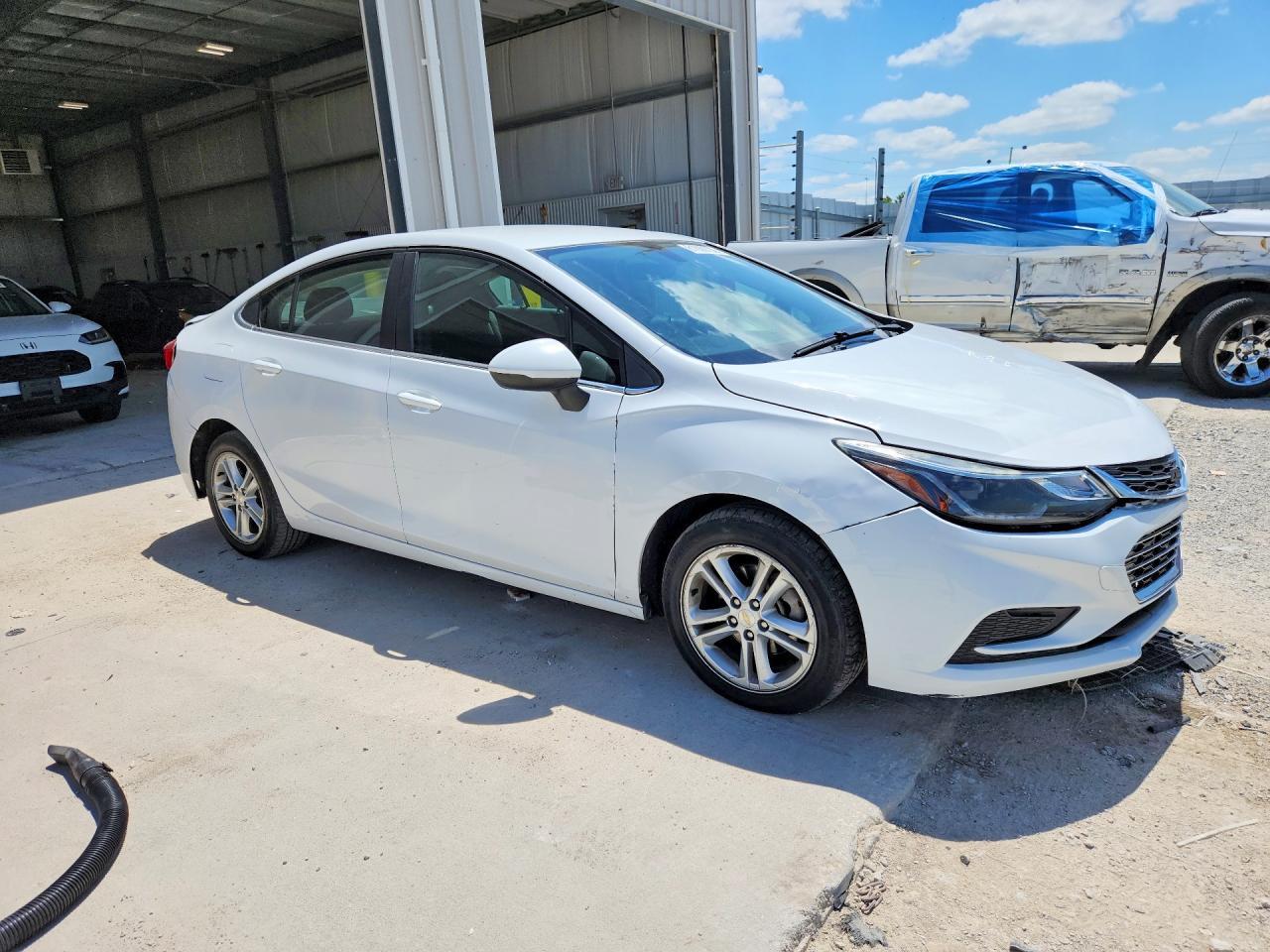 2017 Chev Cruze - Фото 4