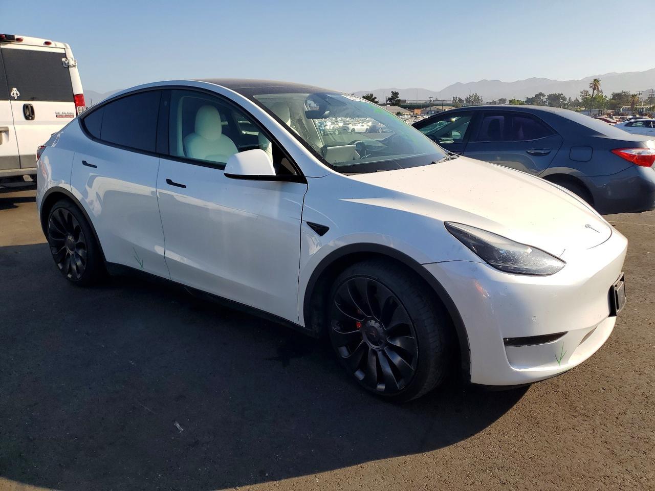 2022 Tesla Model Y - Image 4