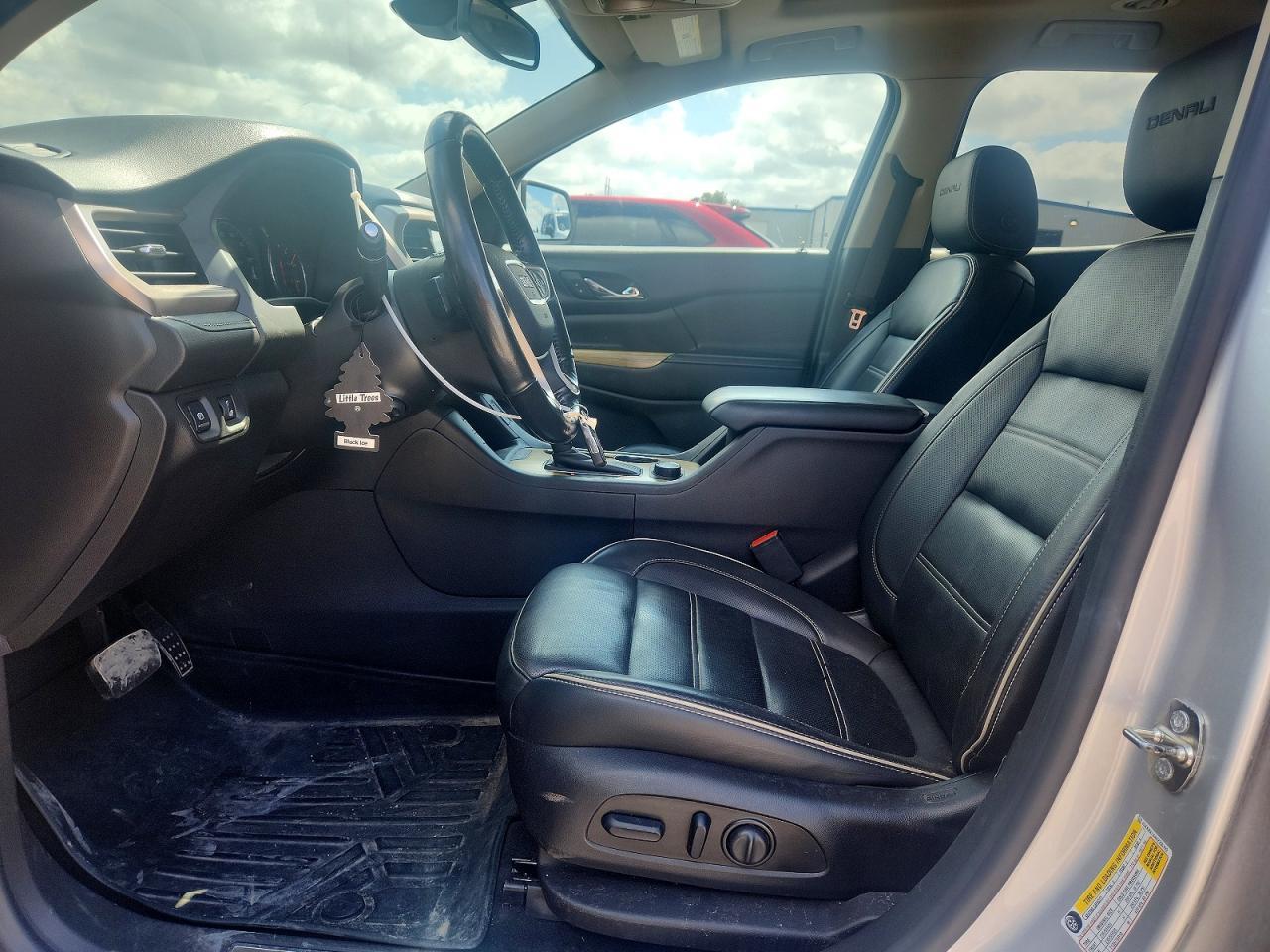 2017 GMC Acadia Denali - Image 7