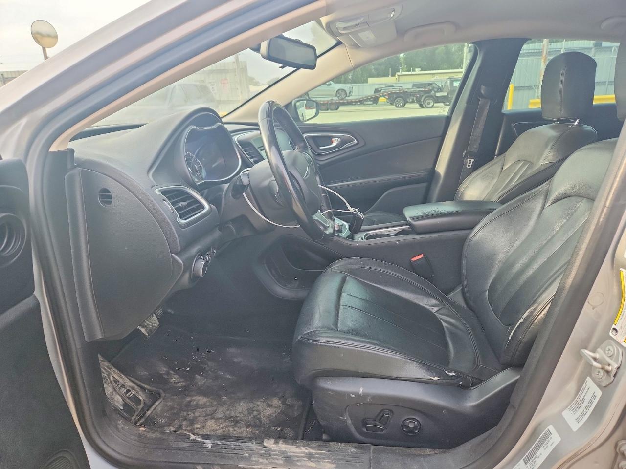 2015 Chrysler 200 Limited - Image 7