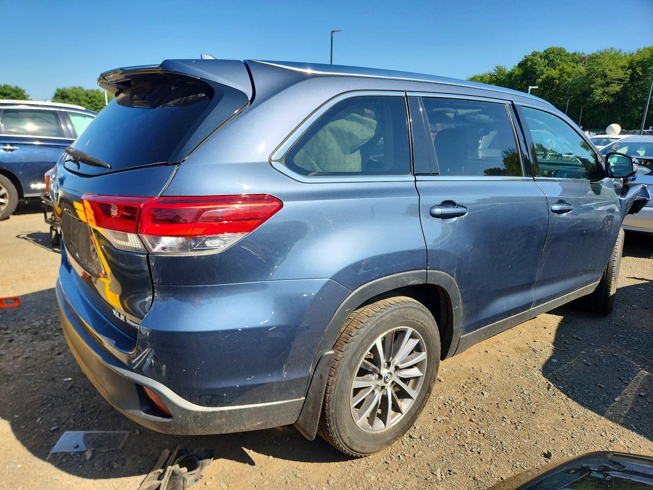 2019 Toyota Highlander Xle - Фото 3