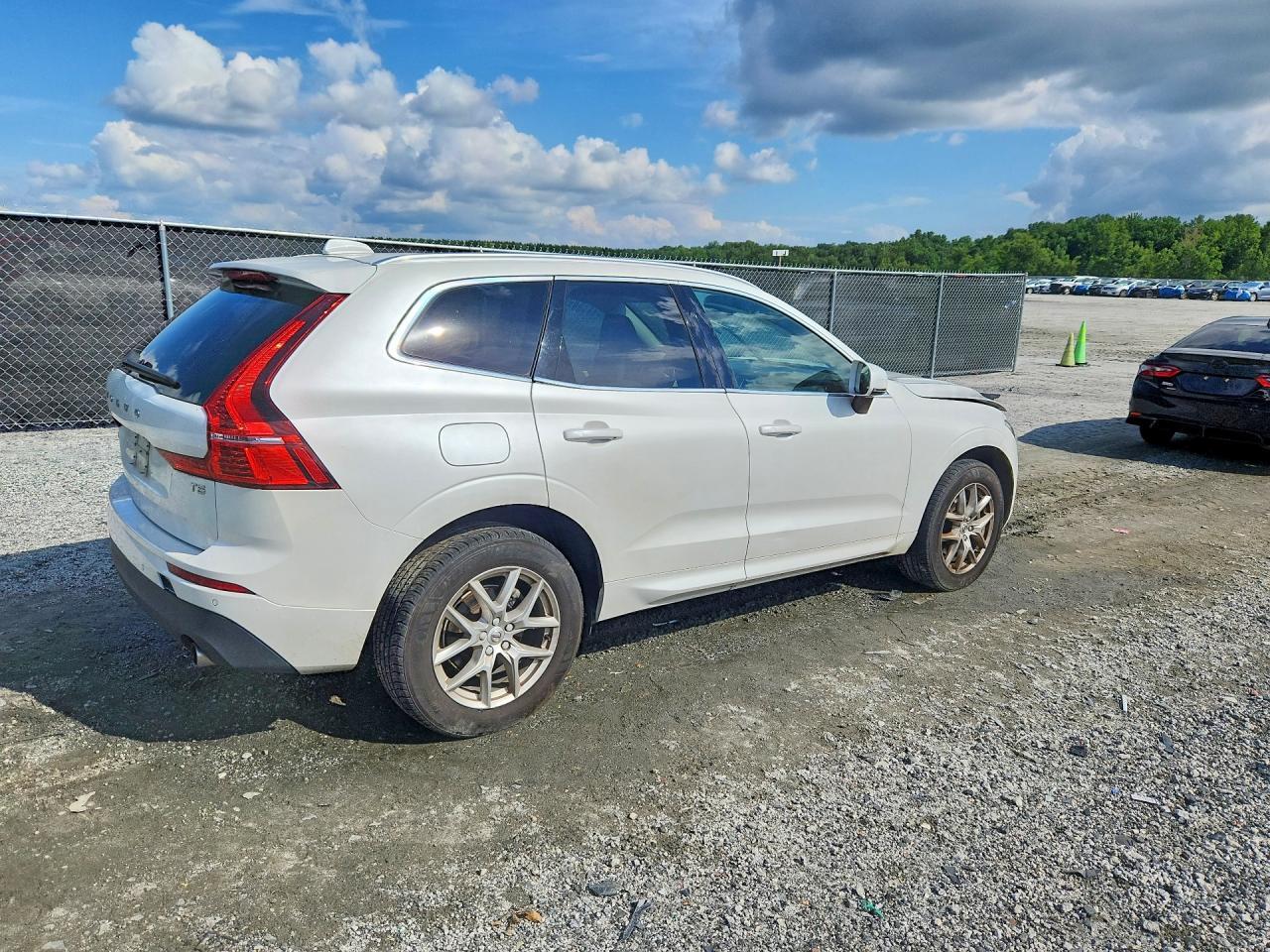 2020 Volvo Xc60 T5 Momentum - Фото 3
