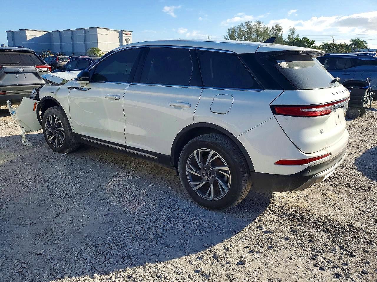 2023 Lincoln Corsair - Image 2