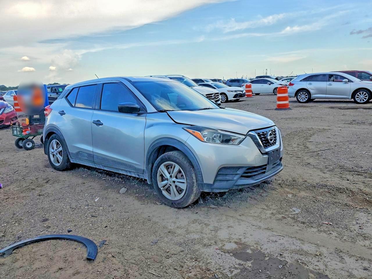 2020 Nissan Kicks S - Image 4