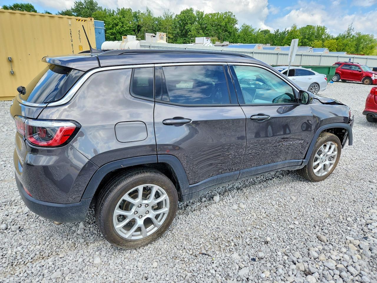 2023 Jeep Compass Latitude Lux - Фото 3