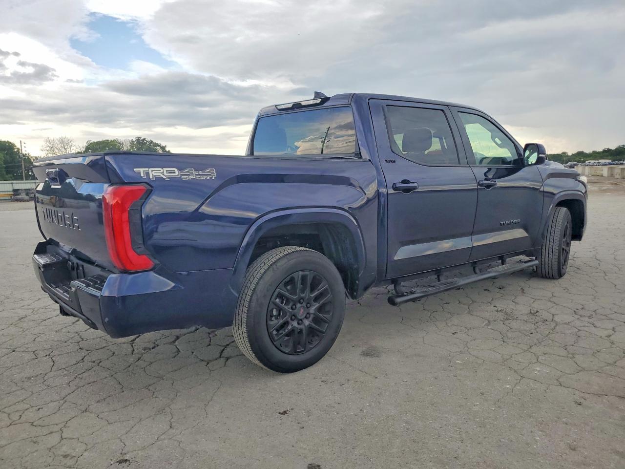 2022 Toyota Tundra Sr5 - Image 3