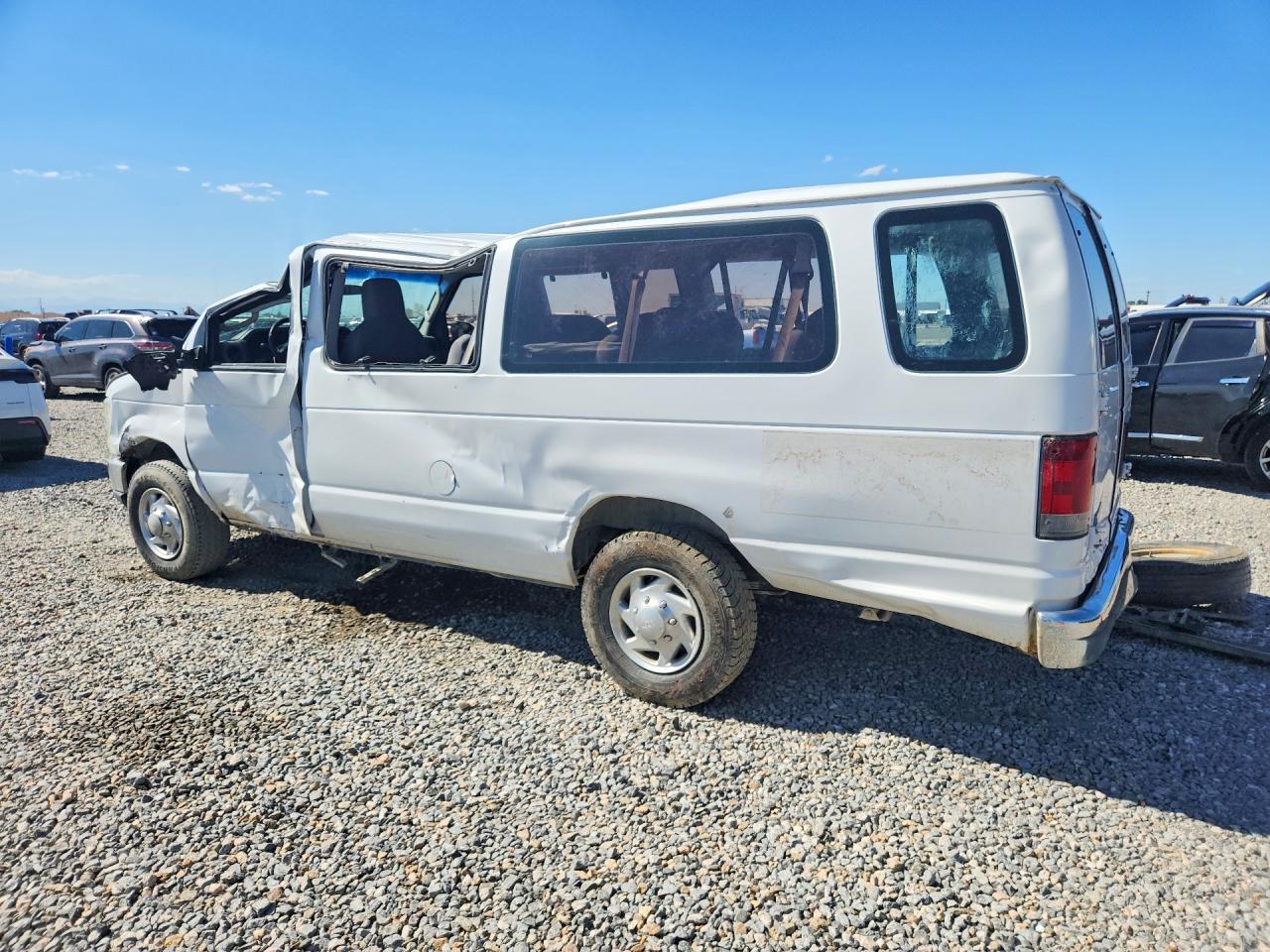 2010 Ford Econoline E350 Super Duty Wagon - Image 2