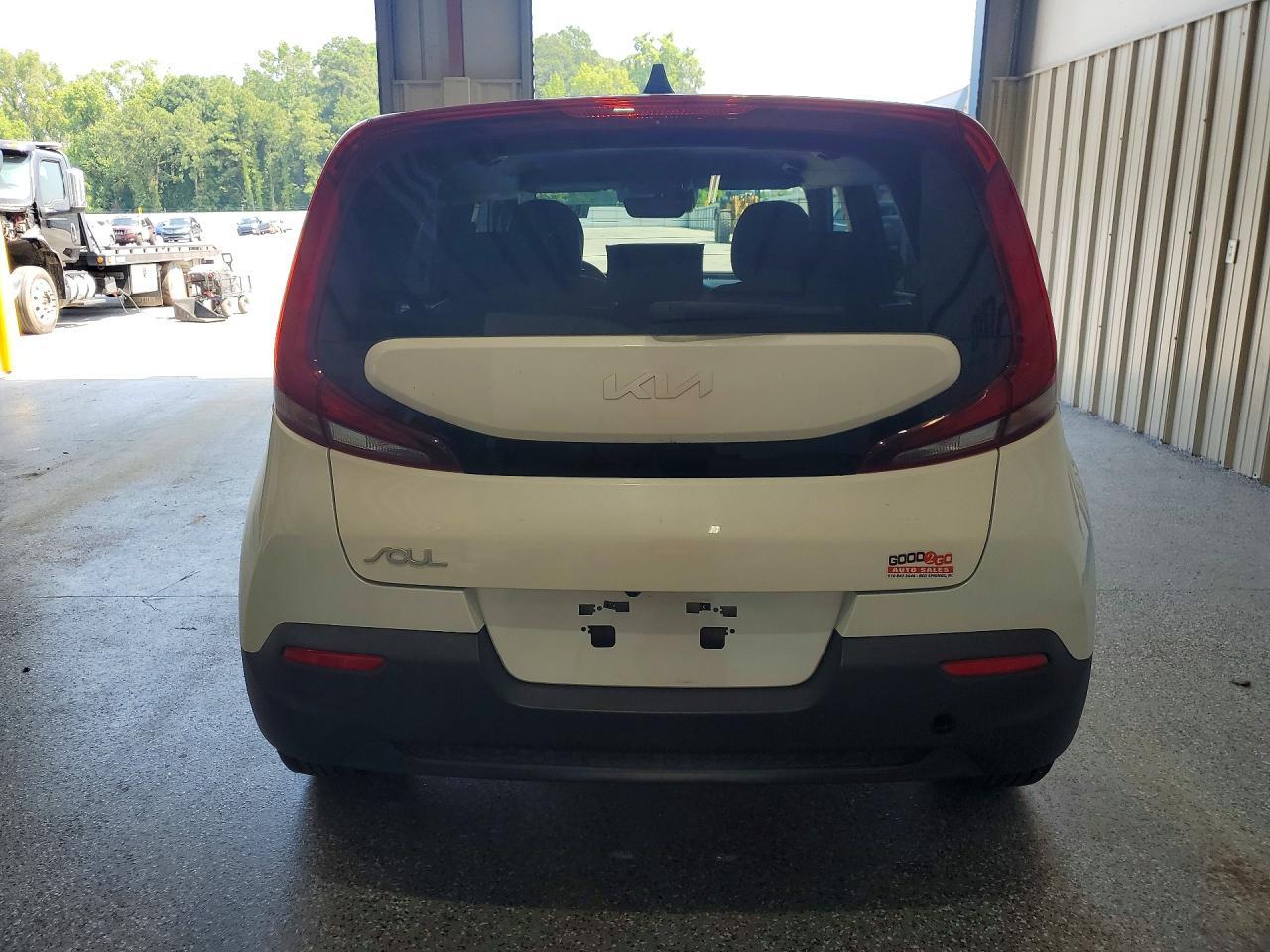 2022 Kia Soul Lx - Image 6