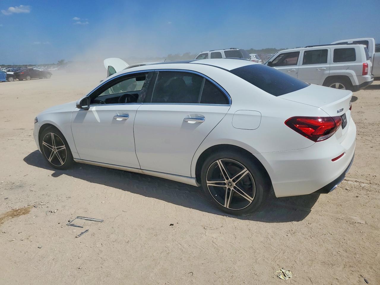 2022 Mercedes-Benz A 220 - Фото 2