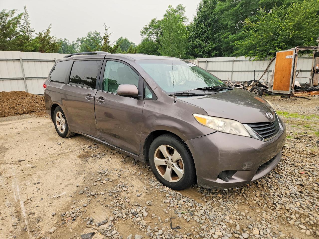 2013 Toyota Sienna - Фото 4