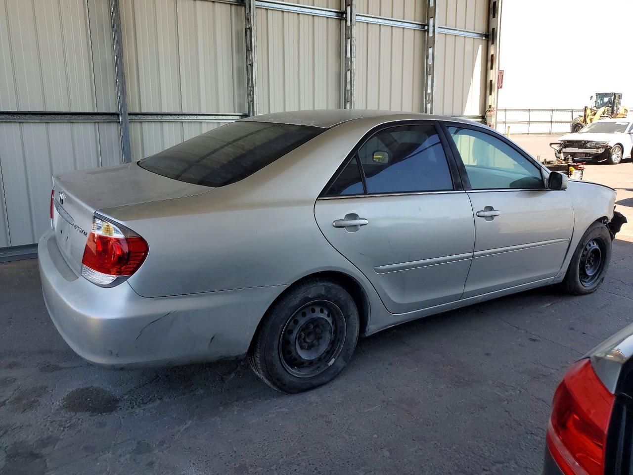 2005 Toyota Camry Le - Фото 3
