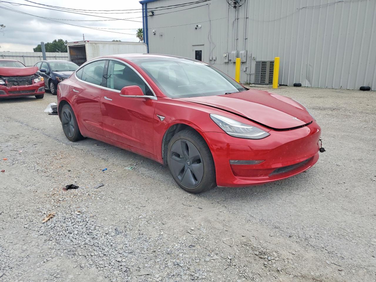 2018 Tesla Model 3 - Фото 4