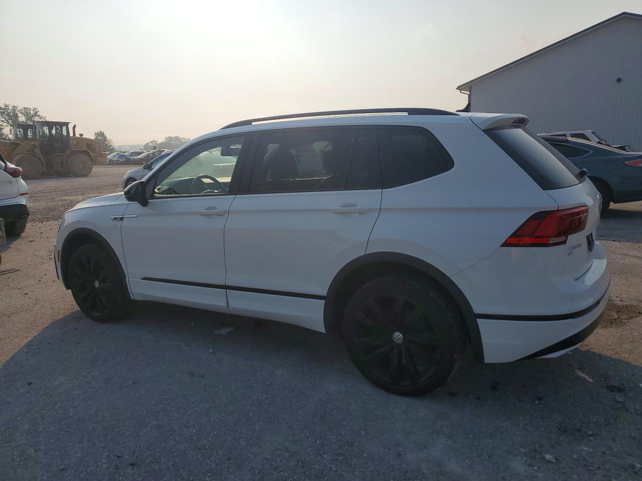 2021 Volkswagen Tiguan Se - Фото 2