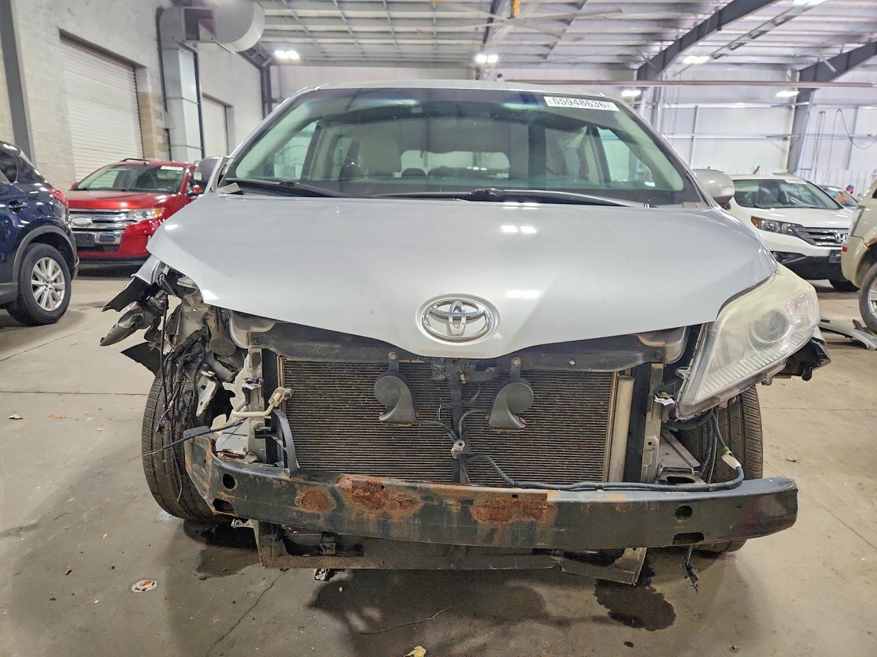 2013 Toyota Sienna Limited 7-Passenger - Фото 5