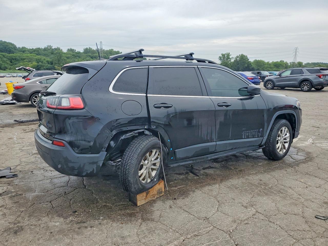 2019 Jeep Cherokee Latitude - Image 3