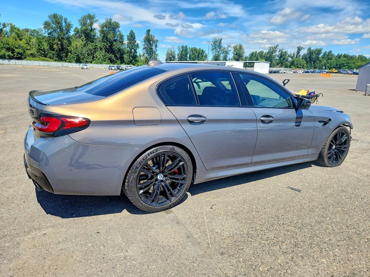 2022 BMW M5 - Фото 3