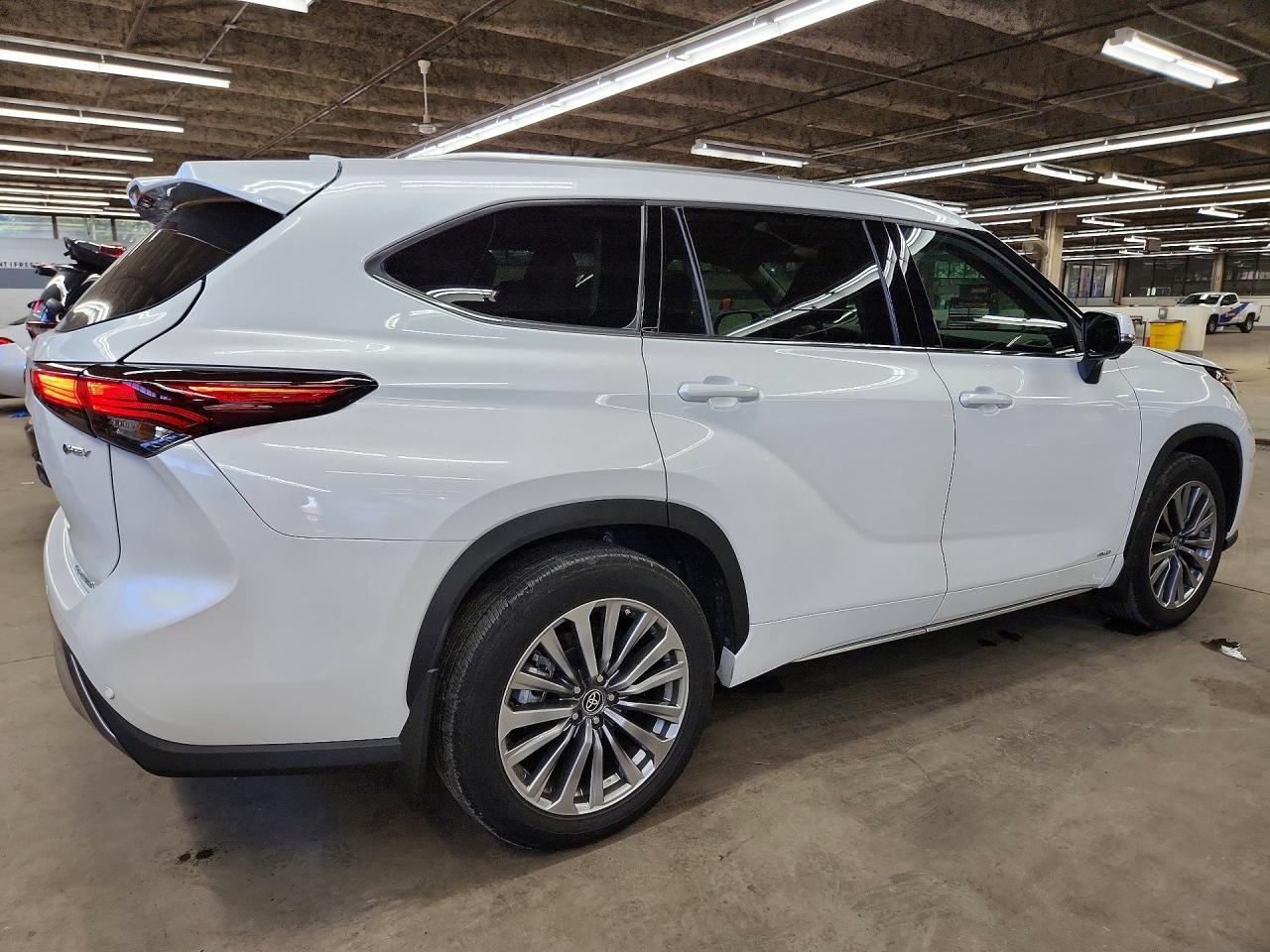 2025 Toyota Highlander Hybrid Limited 25Th Edition - Image 3