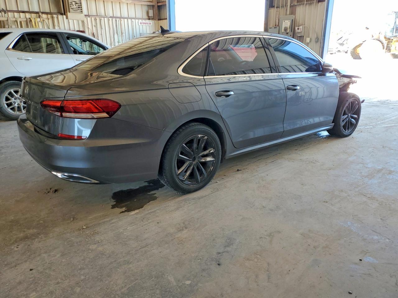 2020 Volkswagen Passat Se - Фото 3