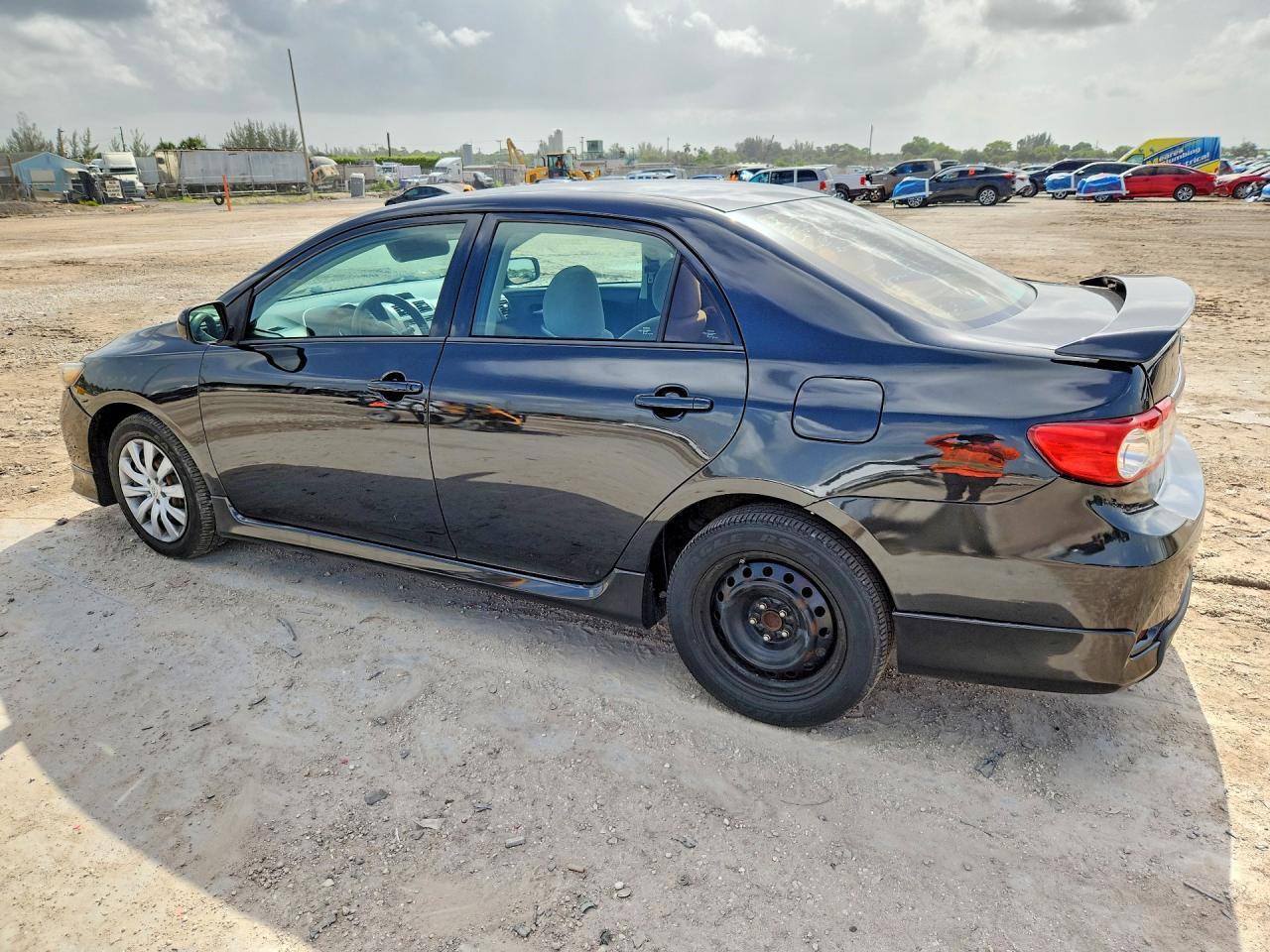 2013 Toyota Corolla S - Фото 2