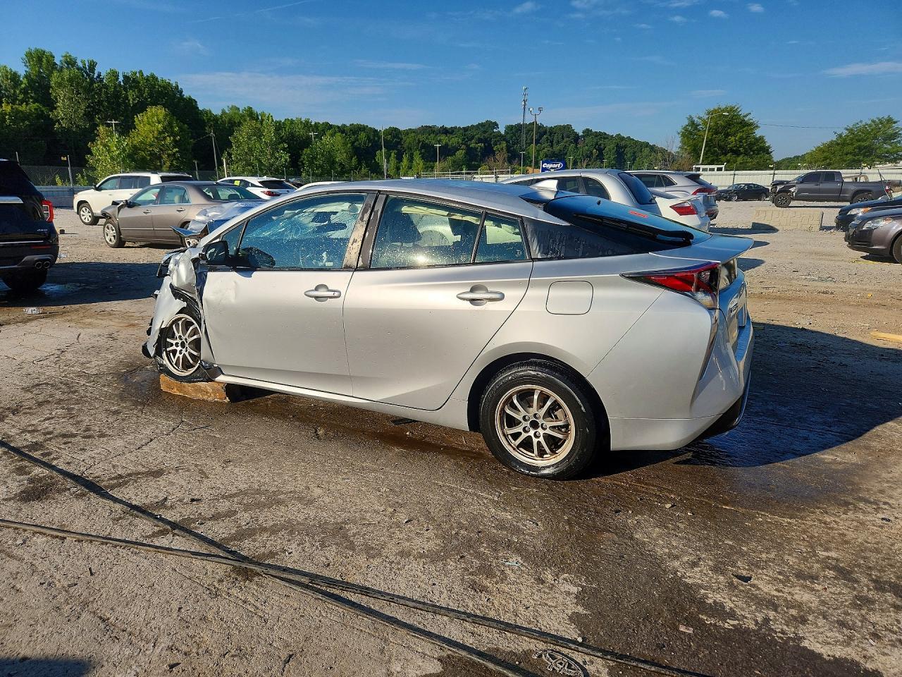 2016 Toyota Prius Four - Image 2