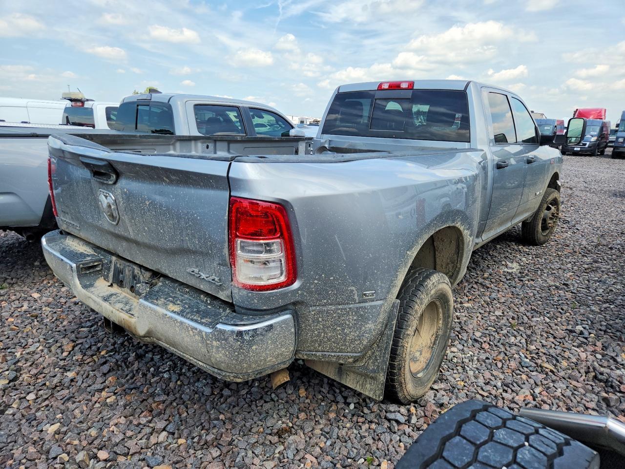 2022 Ram 3500 Tradesman - Фото 3